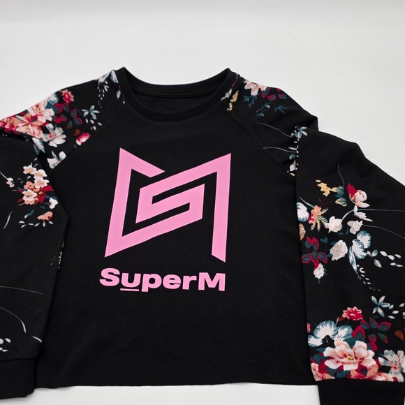 SuperM Tops - KPop SuperM Sweatshirt Women Medium Black Floral Raglan Crop Top Korea